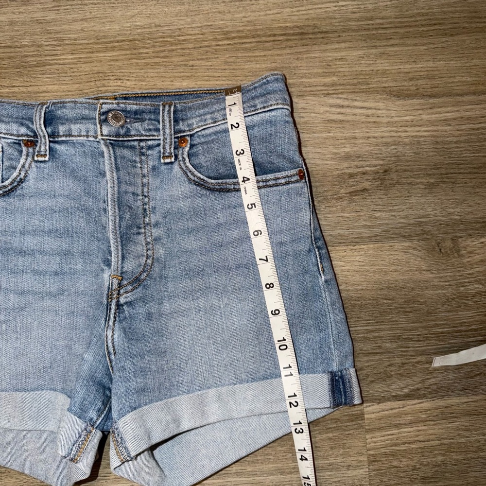 Levis Wedgie Shorts 27 Light Wash High Rise Cuffed Denim Womens - Picture 3 of 8